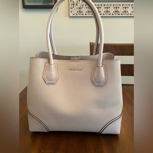 Light pink Michael Khors bag
